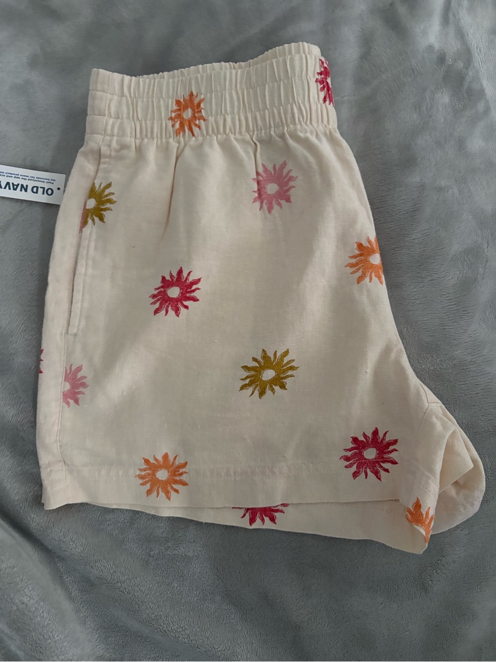 Old Navy Cream High-Waist Floral Print Women's Shorts New with Tags - Picture 4 of 10